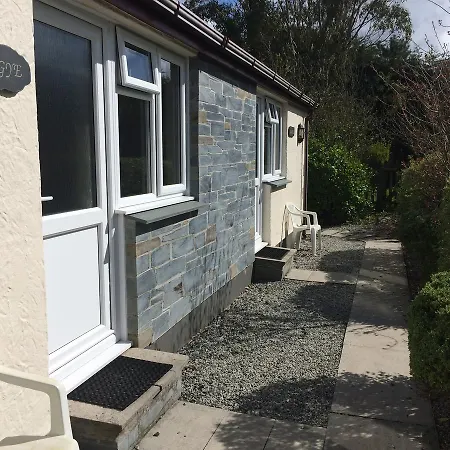 Crown House & Lodges B&B-2